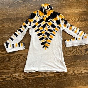 Stretch , velvet turtleneck